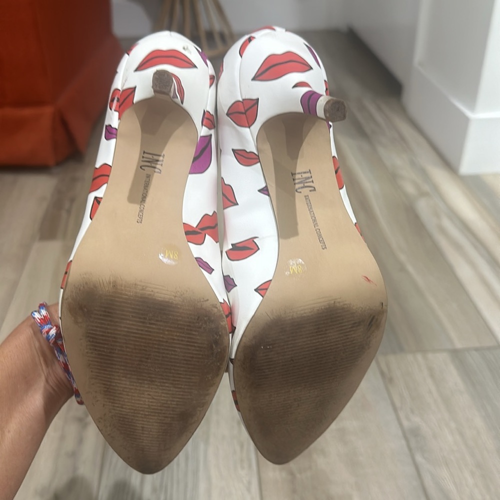 Lips 👄 Heels - Picture 6 of 6